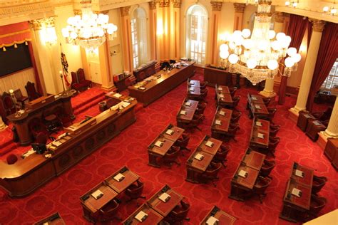California Senate approves plan allowing the state to buy power